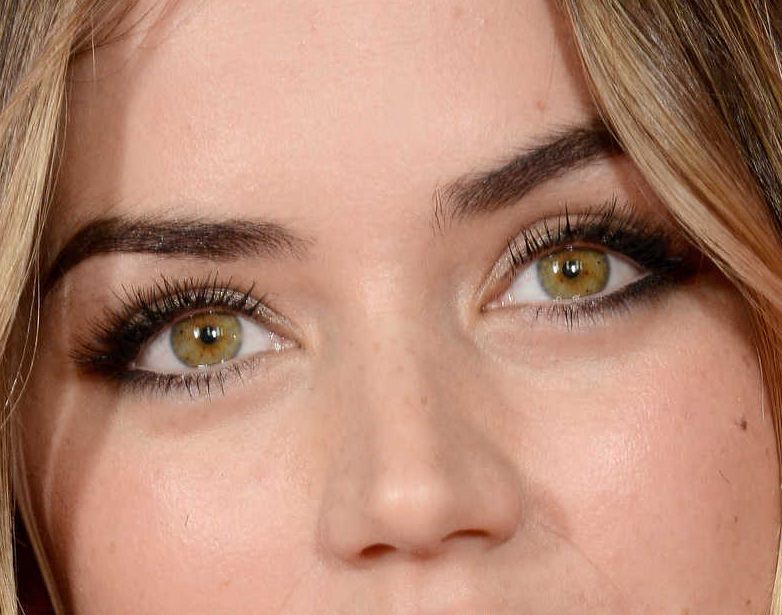 Ana de Armas eye color