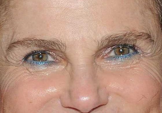 Tovah Feldshuh eye color