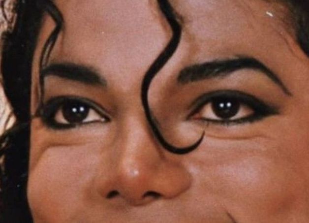 Michael Jackson eye color