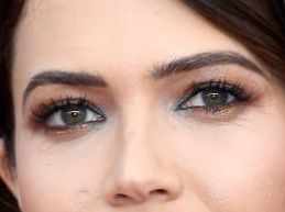 Mandy Moore eye color