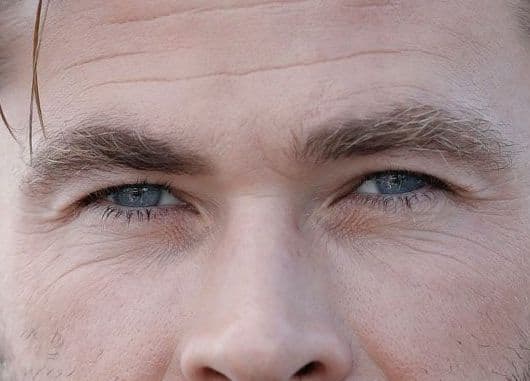 Chris Hemsworth eye color